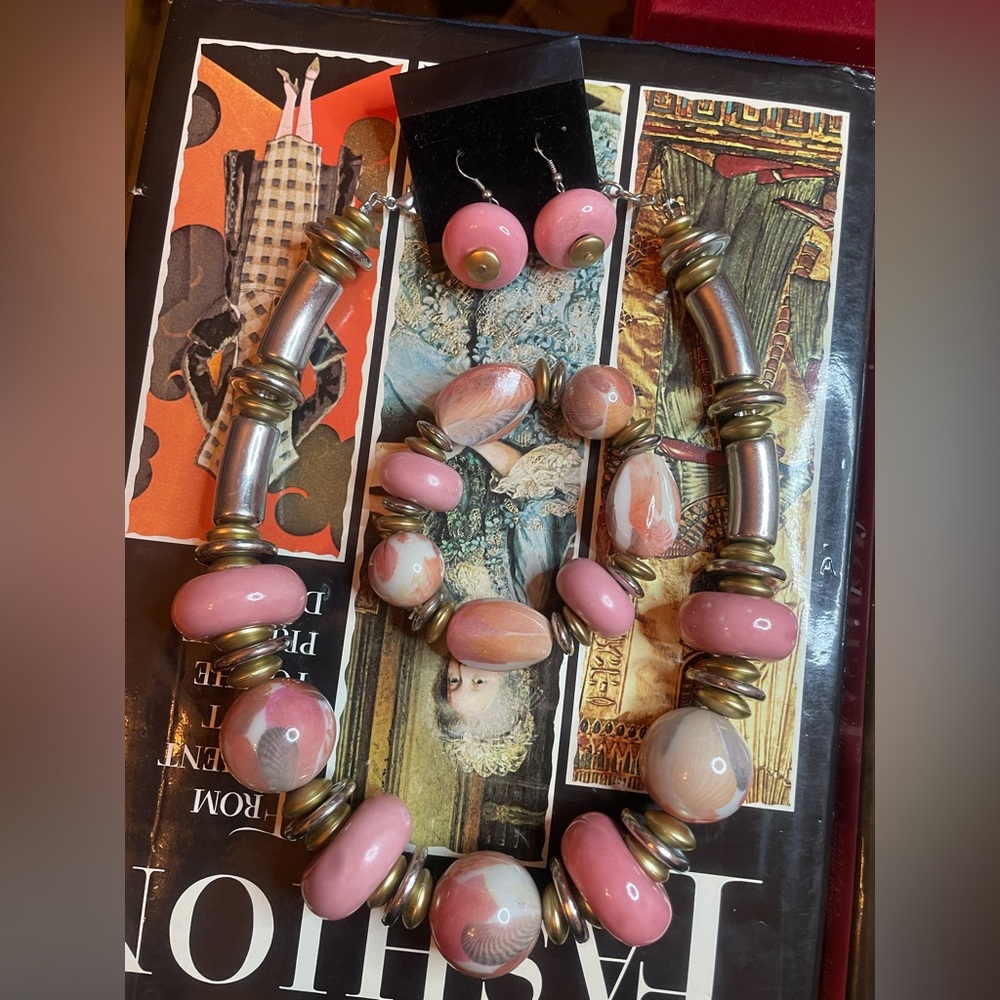 Vintage Y2K Beachy Pink Seashell Patterned Silvertone Chunky Beaded Jewelry Set - Picture 9 of 9